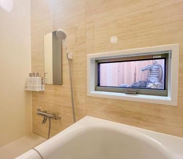Hirano Ward Apartment | Up to 8 people , 65square , 10minutes by train to Namba , Japanese garden in the courtyard , Family-friendly , Free parking