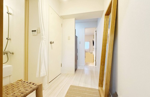 Arakawa Apartment | US12 JR Yamanote Line Comfortable 1 room. Direct access to Shinjuku, Ikebukuro, Shibuya, Harajuku, Tokyo and Akihabara. Restaurants and convenience stores are also available.