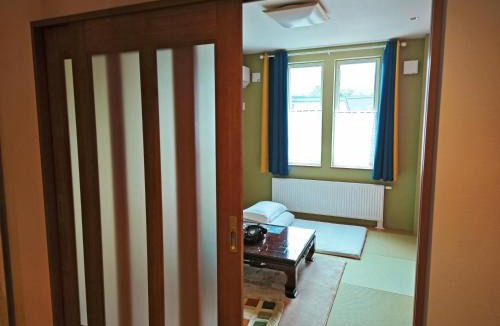 Shiraoi House | White House Guesthouse