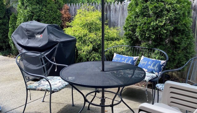 3-B rooms 5 beds & 2 BR Spacious House 1 mile from downtown with 2 free parking. in Silver Spring