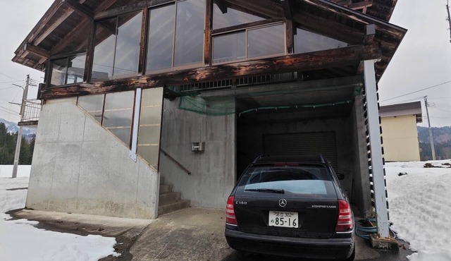 A whole building of a Showa-era mansion for rent｜11 persons per day per couple, 4-minute drive to one of Japan's top 3 medicinal hot springs, 4 hot spring tours in the area, pet dogs OK, terraced rice paddies and 4-meter snow-covered mountain village, tot