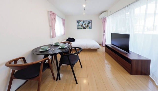 Accommodates 3 people6 minutes from Shirokane Takanawa StationExcellent access to major stationsW/Minato-ku Tokyo