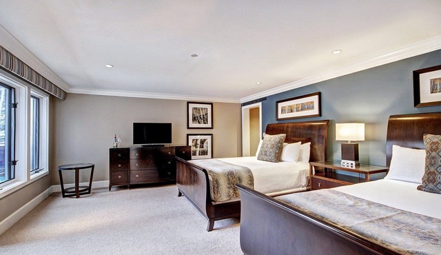Alpine Luxury Room | 2 Queen Beds | On-site Pool! in Vail