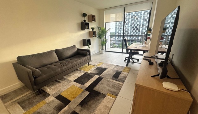 Always 5 stars apartment in Downtown Doral with fitness room, pool and fast WiFi in Doral