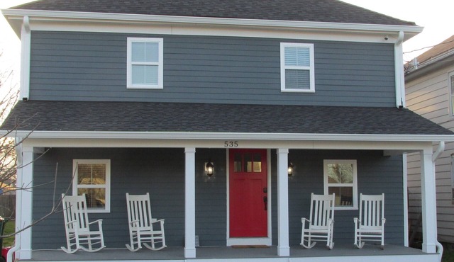 American Four-Square completely renovated, easy walk to the beach! in Cape Charles