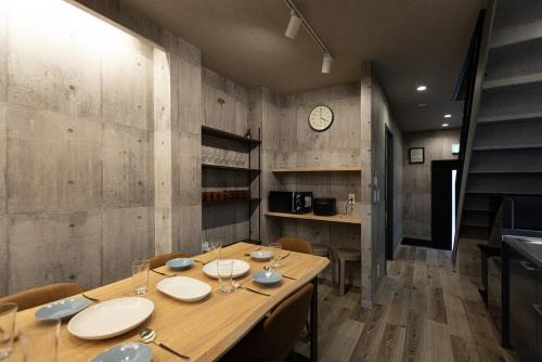 An-inーA detached house featuring a garden and a cypress bath