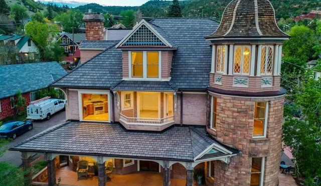 Award-Winning Restoration 1 Block to Downtown Manitou, Deck & Fireplaces in Manitou Springs