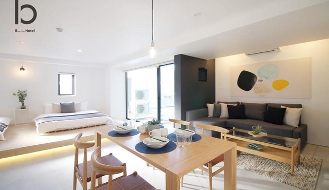 b hotel Heiwaodori 702 - Huge Apt in Famous Hiroshima Dori for 6p