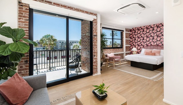 Balcony Suite 301 | The Brick Boutique Hotel in Oceanside