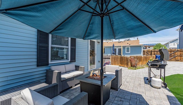 Belmar Beach Bungalow · 3.5 Blocks to Sand · Fire Pit, Grill, 3 Beach Badges in Belmar
