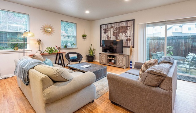Boho Vibes- family townhouse w/gourmet kitchen in Corvallis