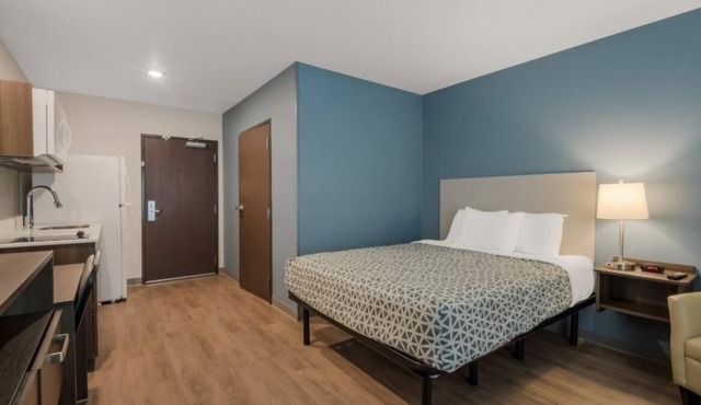 Budget-friendly Accommodation! FREE Parking, Kitchen, Pets Allowed! in Moreno Valley