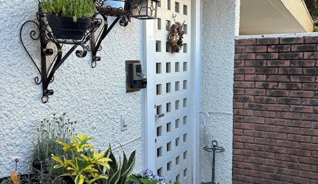 Central Tokyo home with private decks, entrance and sunroom Walking to Roppongi