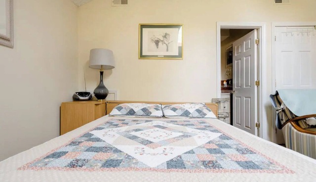 Charming 1-bed/bath in a house Near PATCO TRAIN station ASHLAND, Cherry Hill, NJ in Cherry Hill Township