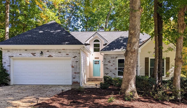 Charming Corner Cottage Retreat CLOSE to Pool, Downtown WF, Seminary, & More! in Wake Forest