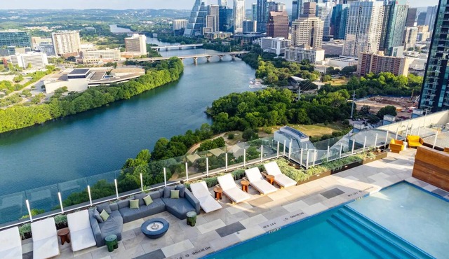 Chic Hotel with city views in downtown Austin Texas. Pets Welcome in Austin