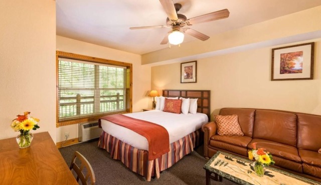 CHRISTMAS IN THE SMOKEY MOUNTAINS Studio Villa in Gatlinburg