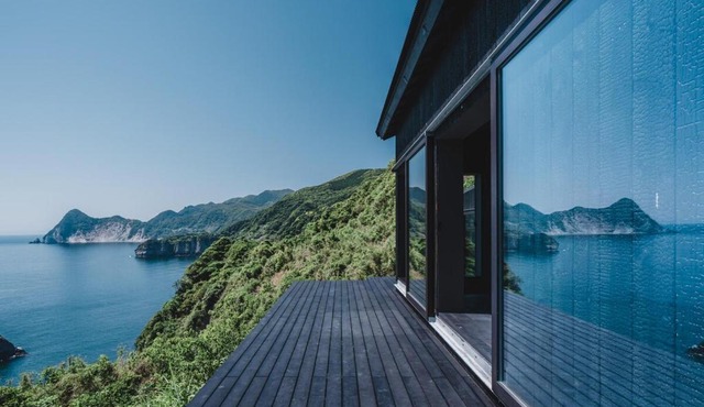 Cliff Cabin, Architect-Restored, Ocean Views