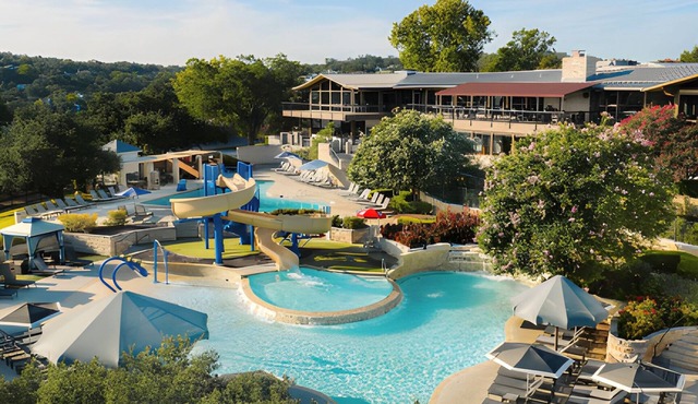 Comfortable and Suiting Stay! Pets Allowed, Outdoor Pool! in Austin