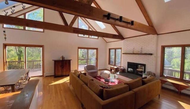 Copake Lake chalet with indoor pool in Copake