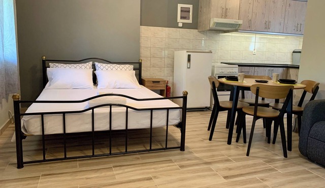 Cozy 1-bedroom Studio in charming Πλαταμώνας with WiFi, AC in Πλαταμώνας
