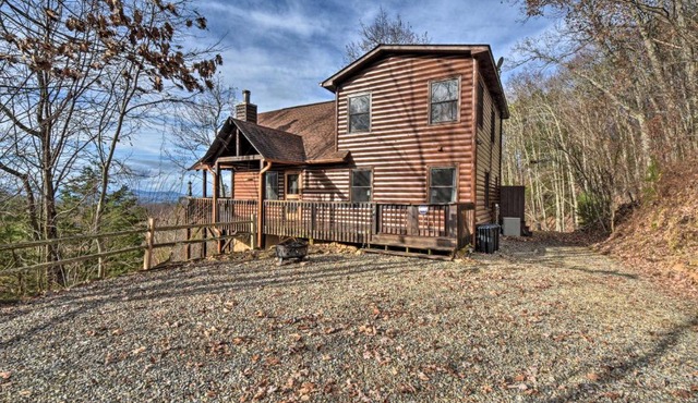Cozy Murphy Cabin with Mountain Views and Fire Pits! in Murphy