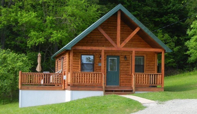 Cozy Vacation Getaway and Hunter's Paradise in Chesterhill