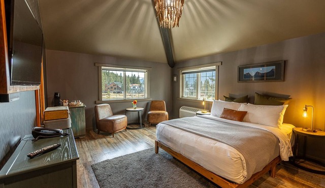Creekside Villa in Canmore