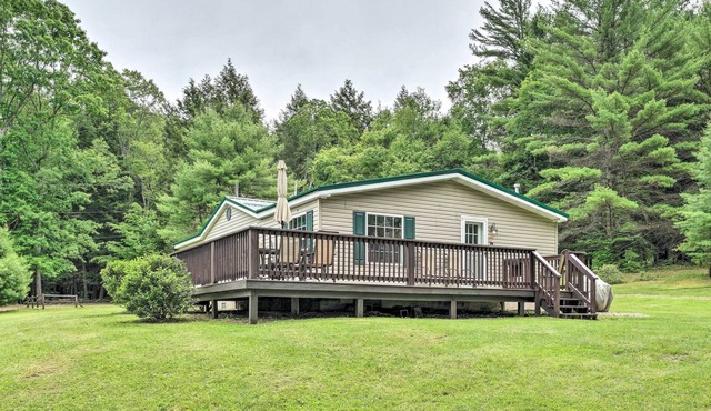 Deck, Fire Pit & Yard: Mountain Escape! in Benezette