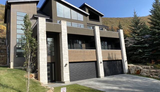 Deer Valley Luxury Ski House. Sleeps 27 in Park City