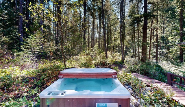 Dog-friendly, A-frame cabin with private hot tub - tranquil setting near skiing in Welches