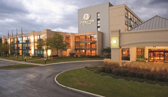 DoubleTree by Hilton Chicago - Arlington Heights in Arlington Heights