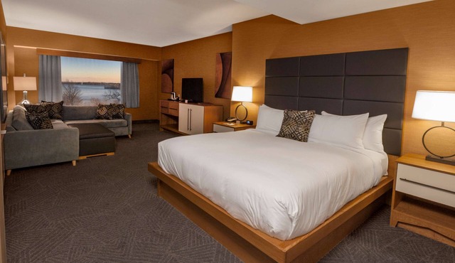 DoubleTree by Hilton Hotel Niagara Falls New York in Niagara Falls