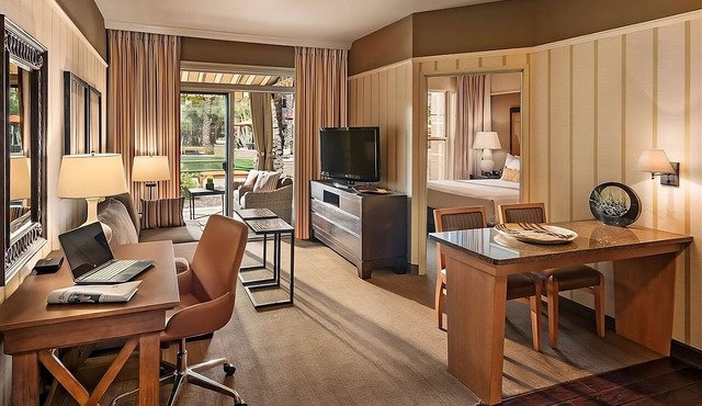 Enjoy a Hassle-Free Stay! w/Pool, Short Drive to OdySea Aquarium, Pet-Friendly! in Scottsdale