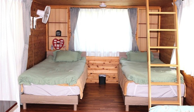 Entire house rental 2 people Private deck 10 minutes to Jangria excellent access to tourist a/Kunigami-gun Okinawa