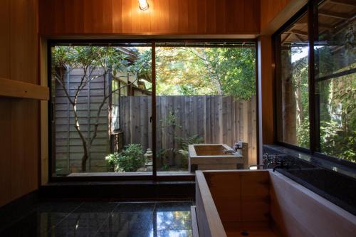 EXP Onsen 呼隱撰