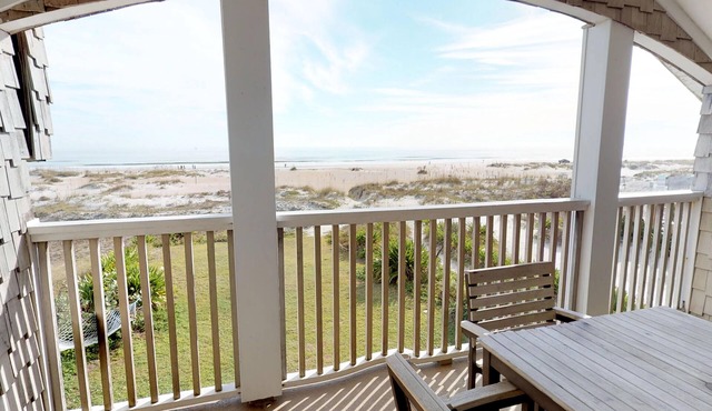 Gorgeous Direct OCEANFRONT Home - Straight Out of Pottery Barn - 3 Decks/Pool Table - Amazing Views in St Augustine Beach