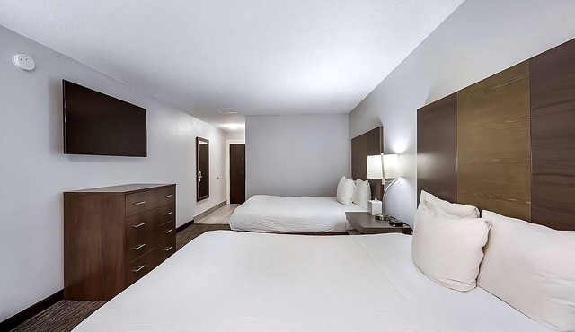 Great Relaxing Overnight Stay! 3 Pet-friendly Units. Near Grants Pass Golf Club! in Grants Pass