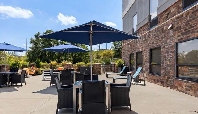 Hampton Inn & Suites Canton in North Canton