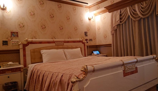 Hotel Zips - Adults Only