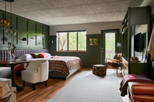 Hunter Lodge, a Bluebird by Lark in Hunter