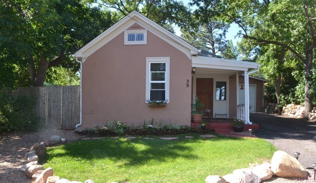 Ideal for Traveling Medical and Military personnel - small, private home in Colorado Springs