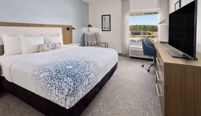 La Quinta Inn & Suites by Wyndham Locust Grove in Locust Grove