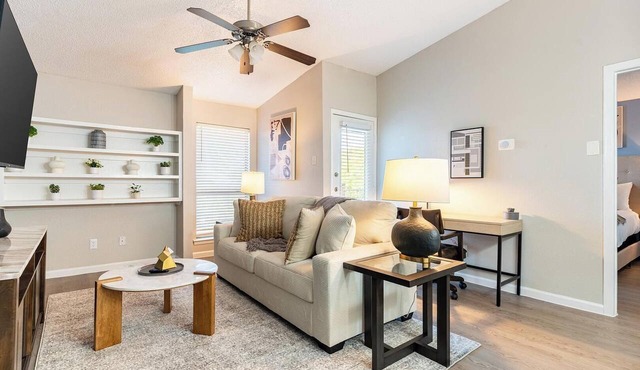 Landing | Beautiful 1BD, Pool in Arlington