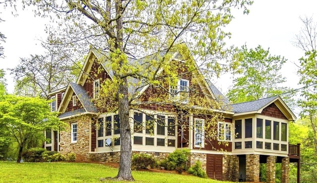 Legacy on the Lake-pool table, hot tub, fire pit, 180 views in Mentone