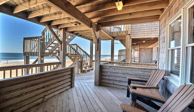 Lighthouse View Oceanfront Lodging in Buxton