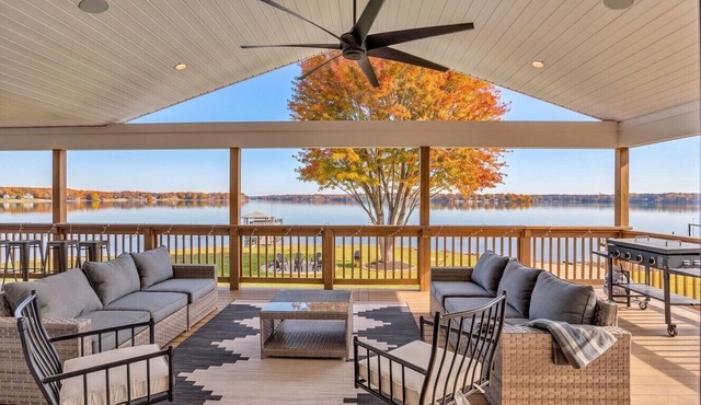 Luxe Lakefront Private Getaway on Lake Norman! in Sherrills Ford