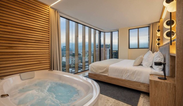 Luxury Suite with AC, Private Hot Tub & City View in Medellín