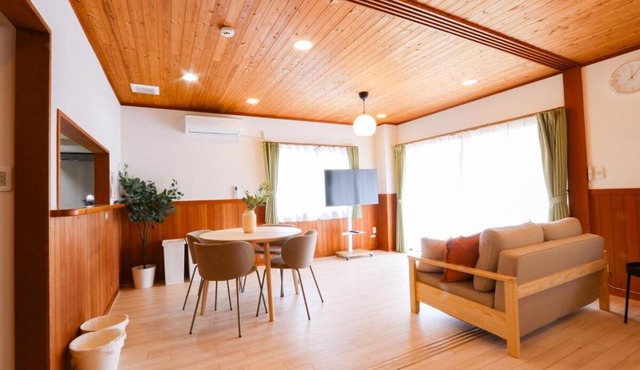 民泊 vacation rental "Seto Mori Nest" 15-minute drive to Ghibli Park,1 train to the nagoya dome ,wooden house with a wood deck