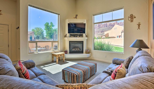 Moab Townhome w/Pool Access + Stunning Mtn Views! in Moab